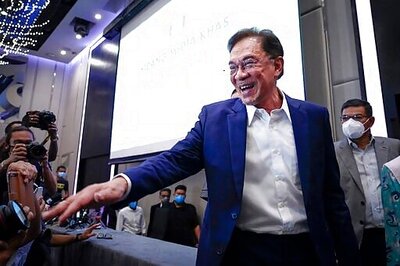 Malaysia's Anwar Meets King In Bid To Form New Government