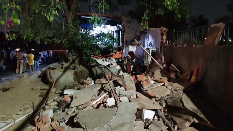 Bus Rams into Traffic Police Booth in Delhi; One Killed, Four Seriously Injured