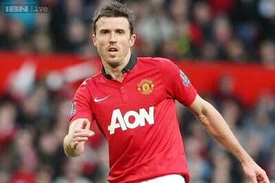 Manchester United's Michael Carrick will miss 12 weeks after ankle surgery