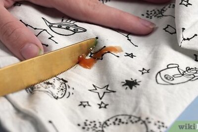 How to Remove Tomato Sauce from Fabrics