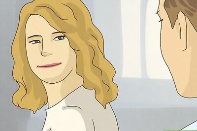 How to Respond when a Guy Winks at You