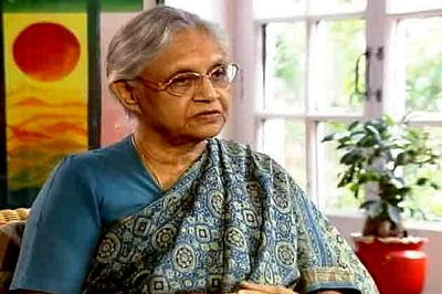 Uttarakhand flood: Sheila Dikshit flags off 4 trucks loaded with relief material