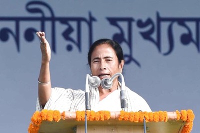 Mamata Banerjee Urges Regional Parties to Join Hands to Defeat BJP in 2019