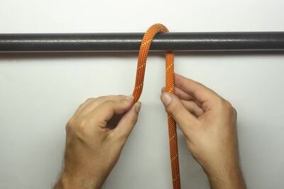 How to Tie a Cow Hitch