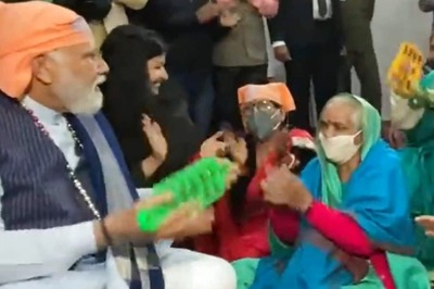 PM Modi Takes Part in 'Kirtan' at Ravidas Temple, Tweets 'Very Special Moments' With Devotees
