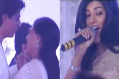 Shah Rukh Khan, Jaya Bachchan 'Slow Dance'; Sushmita Sen Sings For Them in Viral Video; Watch