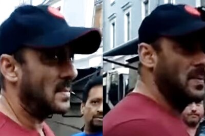 Salman Khan Clicks Selfie With Russian Fans on Tiger 3 Sets; Watch Video