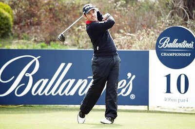 Early birdie barrage lifts Louis Oosthuizen in Korea