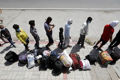 UP Govt Signs Pacts with Industry Bodies for 11 Lakh Jobs to Migrant Workers