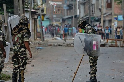 Curfew Clamped in 10 Districts of Kashmir Ahead of Friday Prayers