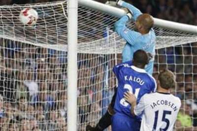Chelsea held to a goal-less draw by Everton