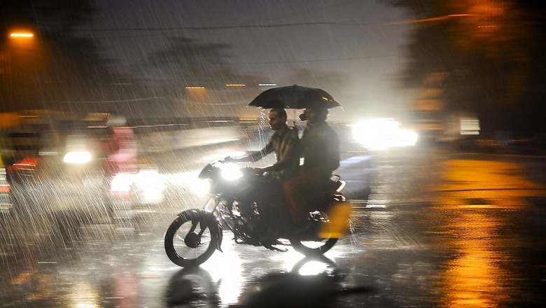 Unseasonal Rain Brings Relief from Scorching Heat in Bengal’s Bardhaman