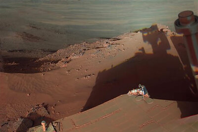 Snapshot: NASA Mars rover photographs own shadow