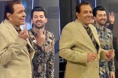 Dharmendra Grooves to Yamla Pagla Deewana With Karan Deol at His Sangeet; Watch Viral Video