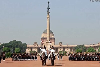 Issuing whips in president poll is an offence: EC