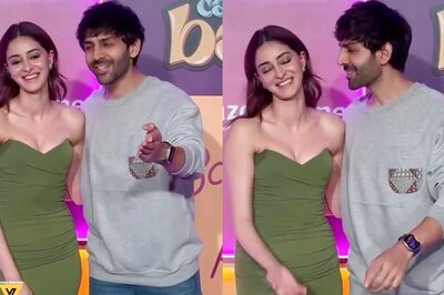 Ananya Panday Can't Stop Blushing As Kartik Aaryan Poses With Her at Call Me Bae Premiere; Watch