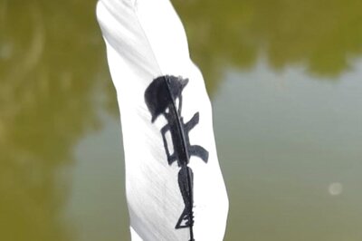 Howrah Artist Pays Homage to Martyrs in Pulwama Attack Through Powerful Micro Art