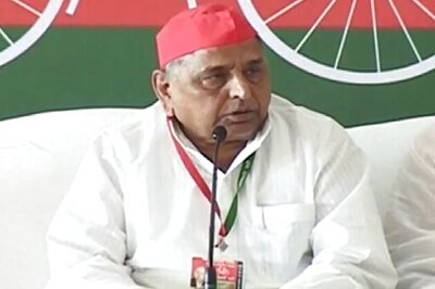 Leave your farms and join politics, Mulayam tells farmers