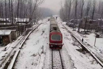 J&K: Dedicated Train Service Despite Heavy Snow on Baramulla-Banihal Route