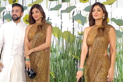 Shilpa Shetty Tells Paps 'Neend Poori Nahi...' As She Attends Arpita's Diwali Bash With Raj Kundra