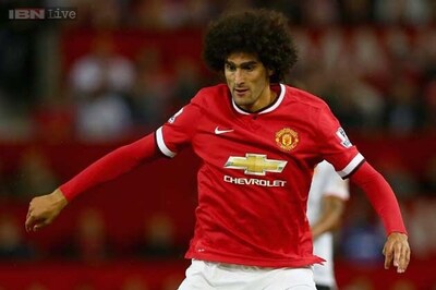 Manchester United's Marouane Fellaini suffers injury