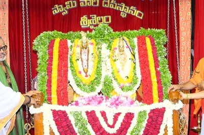 Amid Weekend Rush At Andhra’s Srisailam Temple, Devotees Wait 4 Hours For Darshan