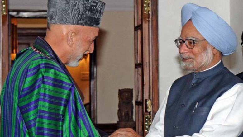 Karzai meets Manmohan, discusses enhanced defence cooperation