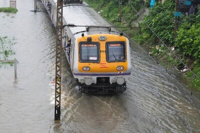 Waterlogging In Some Suburban Areas of Mumbai; IMD Predicts Heavy Showers in Next 24 Hours