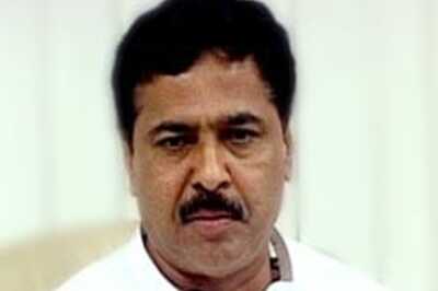 Reliance deal haunts Pramod Mahajan