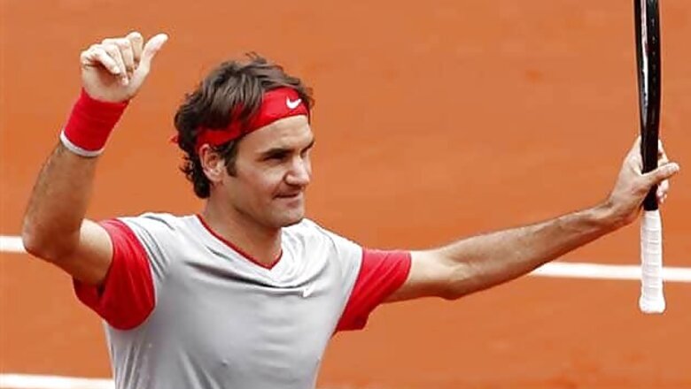 Roger Federer reaches second round at French Open