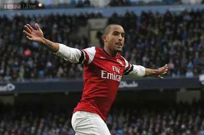 Wenger positive but Walcott will miss start of EPL season