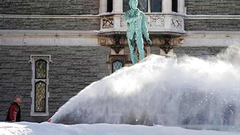 US Northeast slowly recovering from massive blizzard