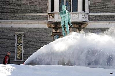 US Northeast slowly recovering from massive blizzard