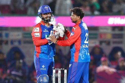 IPL 2024: DC's Kuldeep Yadav Forces Skipper Rishabh Pant to Take DRS, Proven Right as Jos Buttler Falls | WATCH