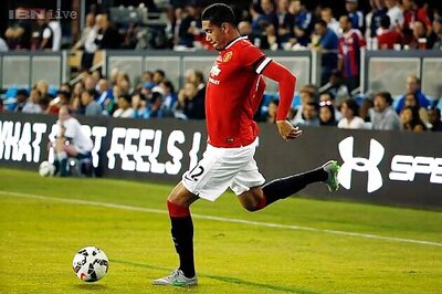 Manchester United need to maintain winning start, says Chris Smalling