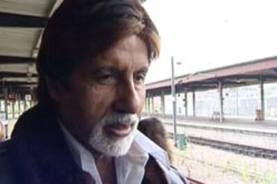 Big B arrives at IIFA in Bunty... style
