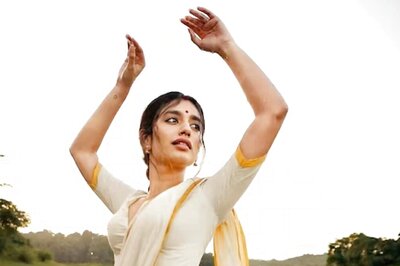 Internet Swoons Over Priya Prakash Varrier's Graceful Traditional Look In Kasavu Saree