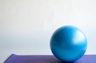 How to Warm up With an Exercise Ball