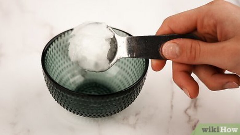 How to Make Glitter Lip Gloss