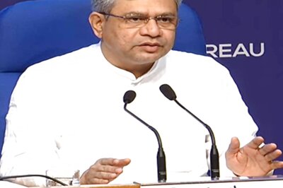 Govt to Focus on Micro Credit Facility for Street Vendors in 2023, Says Union Minister Ashwini Vaishnaw