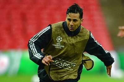 Peru striker Pizarro signs 1-year Bayern extension