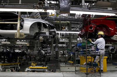 Analysis: Slowing U.S. Auto Sales Prompts Japanese Automakers to Rethink Discounts