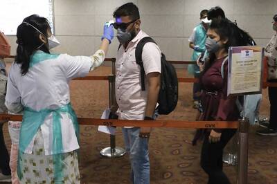 Coronavirus Scare: CISF Personnel Asked to Adapt 'Minimum Touch' Approach at Airports