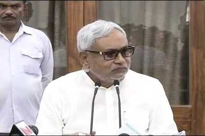 Bihar polls: Nitish rakes up 'insider-outsider' issue
