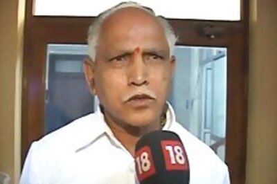 Yeddyurappa sheds tears, dissidents unmoved
