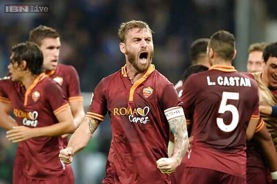 Pitch invasion as Roma beats Real Madrid