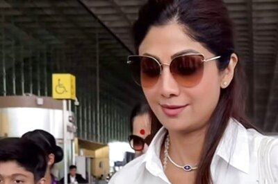 Shilpa Shetty Jets Off On Vacation Amid ED Probe, Avoids Posing For Paps: 'Late Ho Rahi Hoon...'