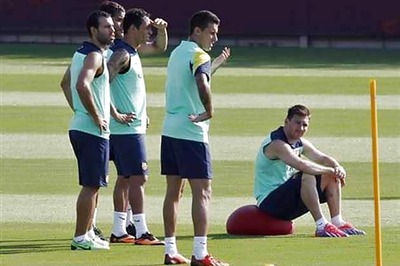 Barcelona kick off two-day 'Peace Tour'