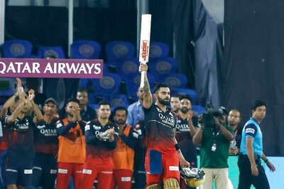 Virat Kohli Brings up Record 6th IPL Century With a Six, RCB Dugout Gives a Standing Ovation | WATCH