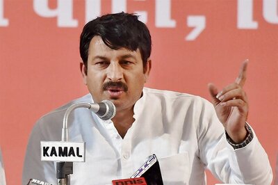 Delhi BJP Chief Manoj Tiwari Felicitates Victims of Emergency